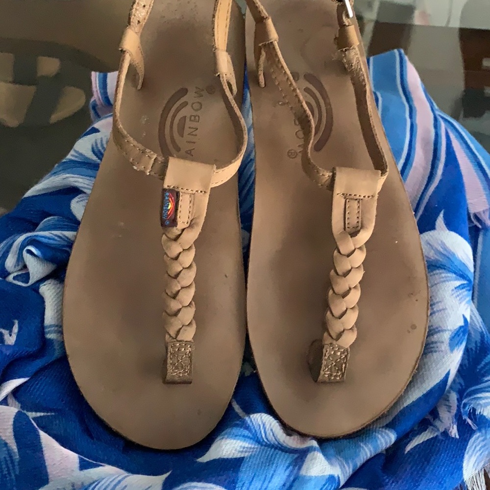 T-STREET BRAIDED LEATHER SANDALS BY RAINBOW IN GREAT CONDITION. SIZE L 7.5-8.5